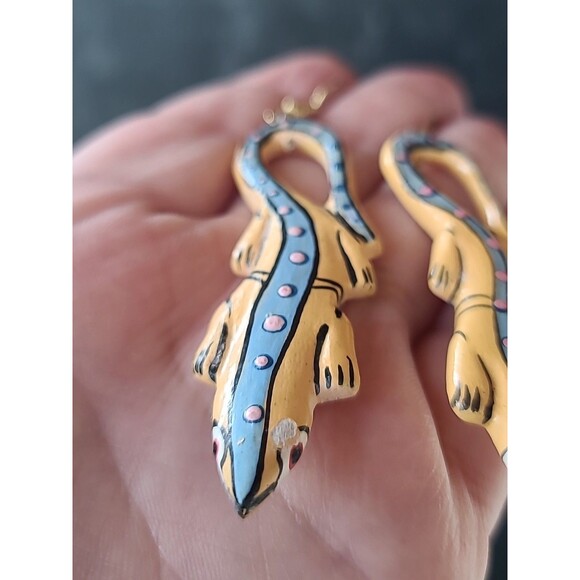 Painted Wooden Dangling Salamander Earrings Vintage Costume Jewelry NOS - Picture 4 of 10